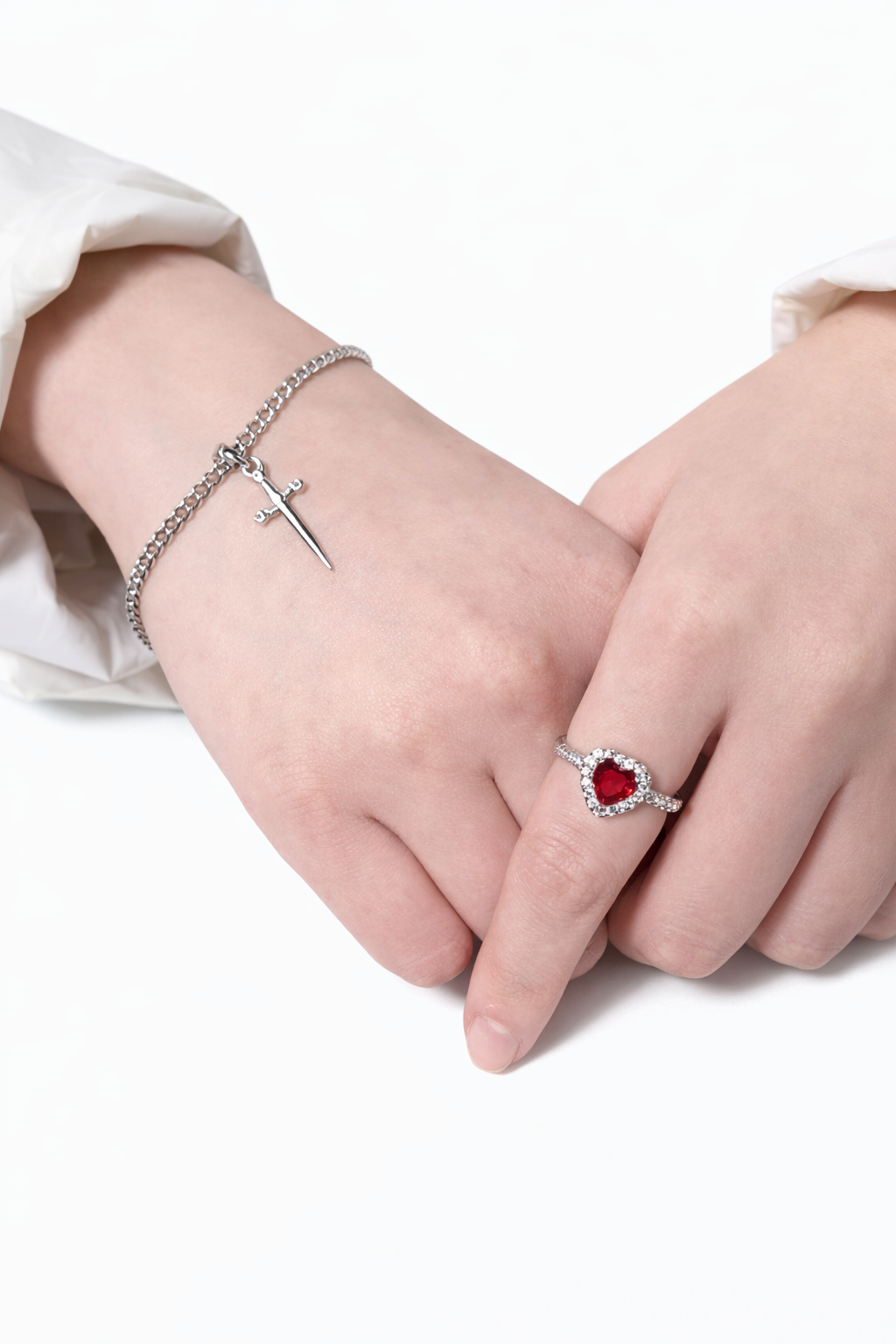 Collar EndlessBond™
 Corazón y Espada (Anillo y pulsera) 