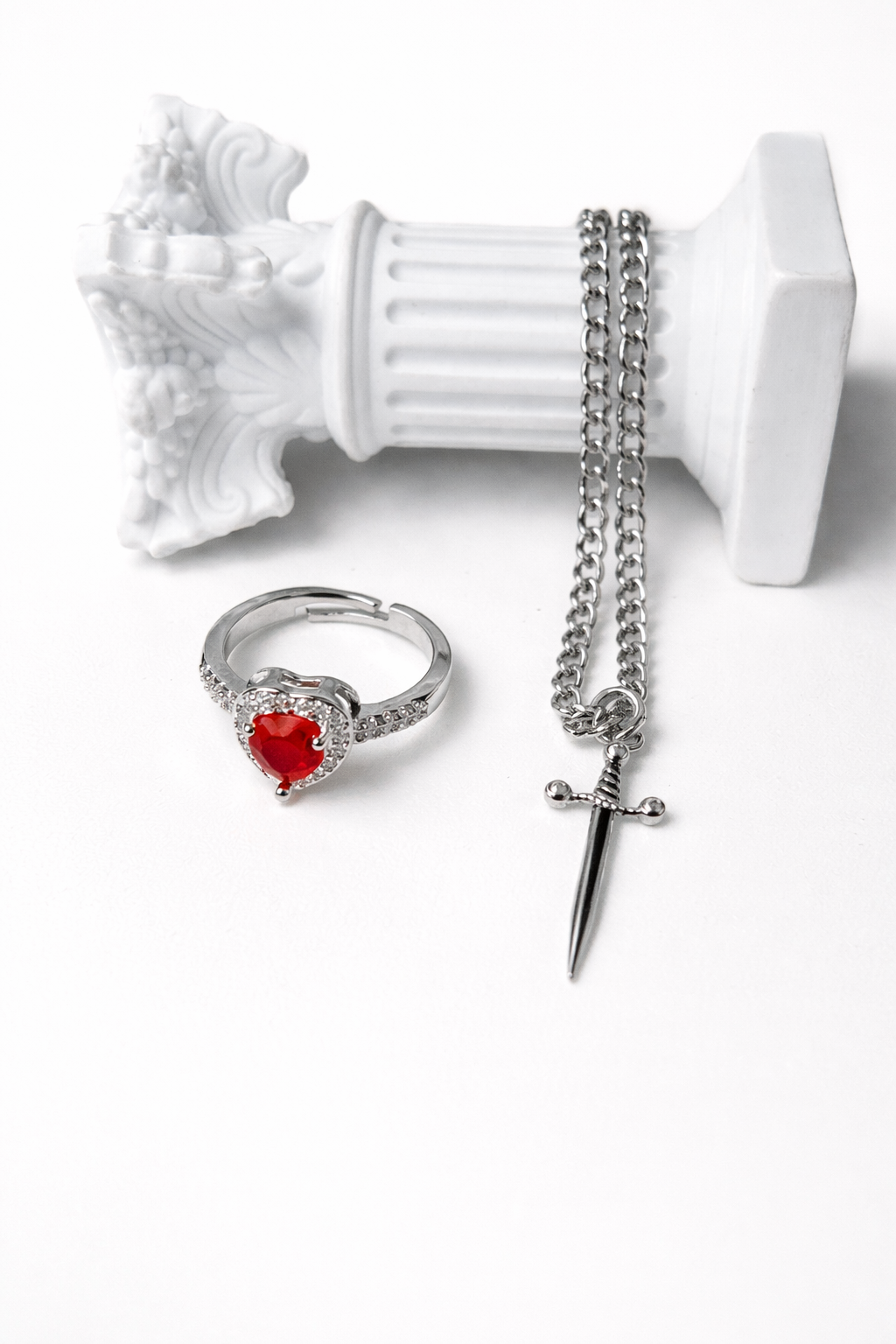 Collar EndlessBond™
 Corazón y Espada (Anillo y pulsera) 